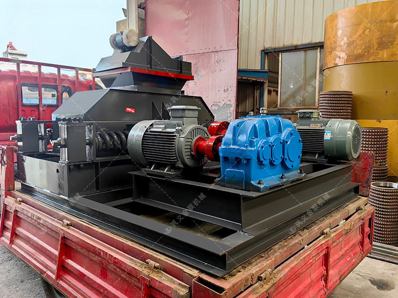 中型直連式對(duì)輥制砂機(jī)設(shè)備發(fā)貨圖片