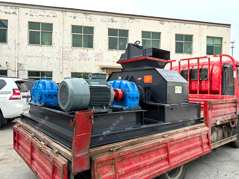 中型直連式對(duì)輥制砂機(jī)設(shè)備發(fā)貨圖片