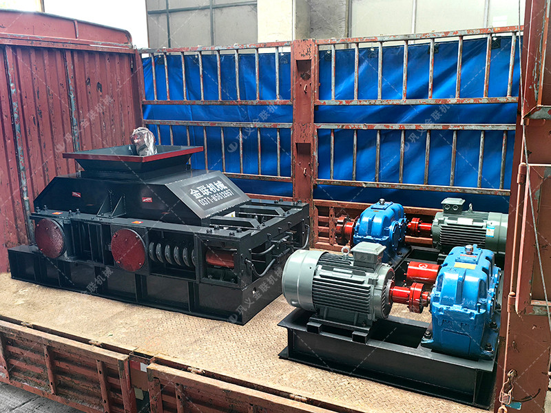 2pg800*600對(duì)輥破碎機(jī)破碎石英石發(fā)往廣東連州