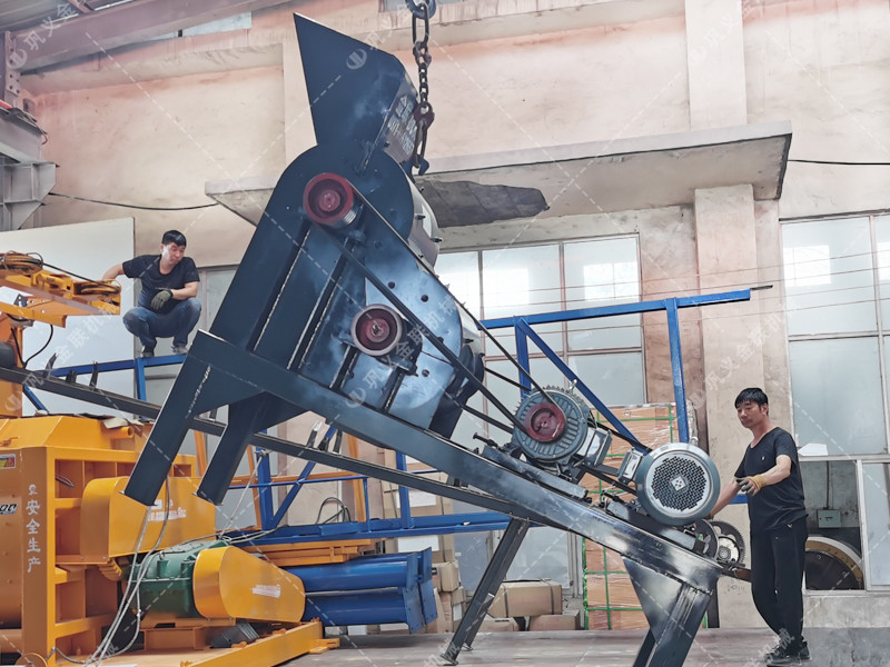 scf600*400小型雙級粉碎機(jī)發(fā)往山東煙臺破碎粉煤灰