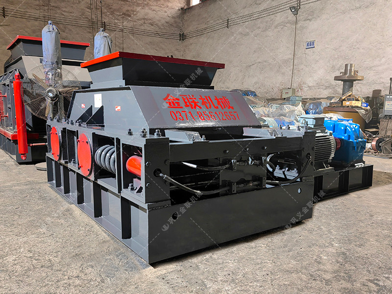 2PGC800X900大型雙齒輥破碎機(jī)發(fā)往山東濟(jì)寧破碎石頭