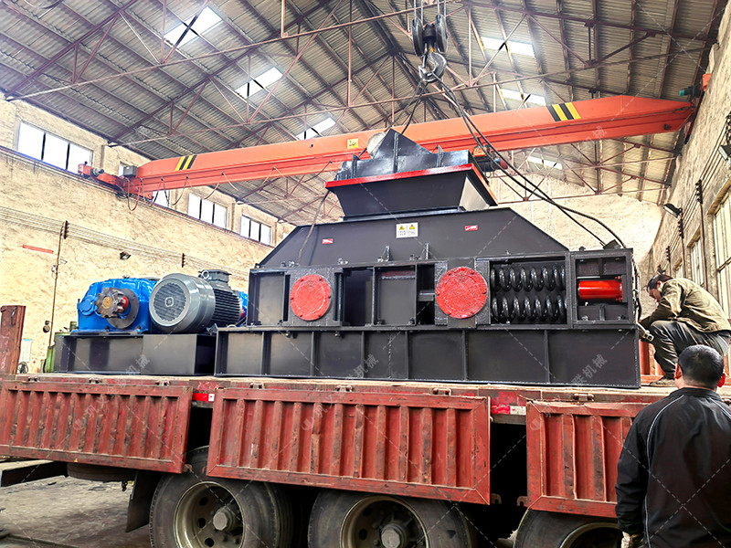 1208型直連式半自動對輥制砂機(jī)發(fā)貨