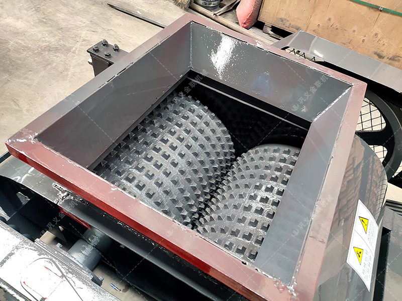 破碎石膏原礦料的雙齒輥破碎機(jī)廠家如何選擇？